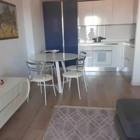 Apartment Lovely 2-bedroom With Hot Tub