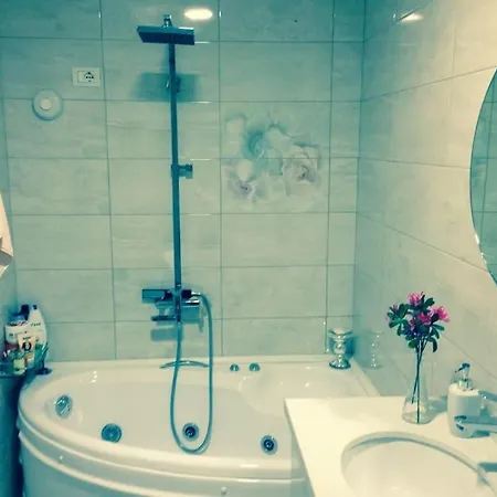 Lovely 2-bedroom With Hot Tub * Tirana